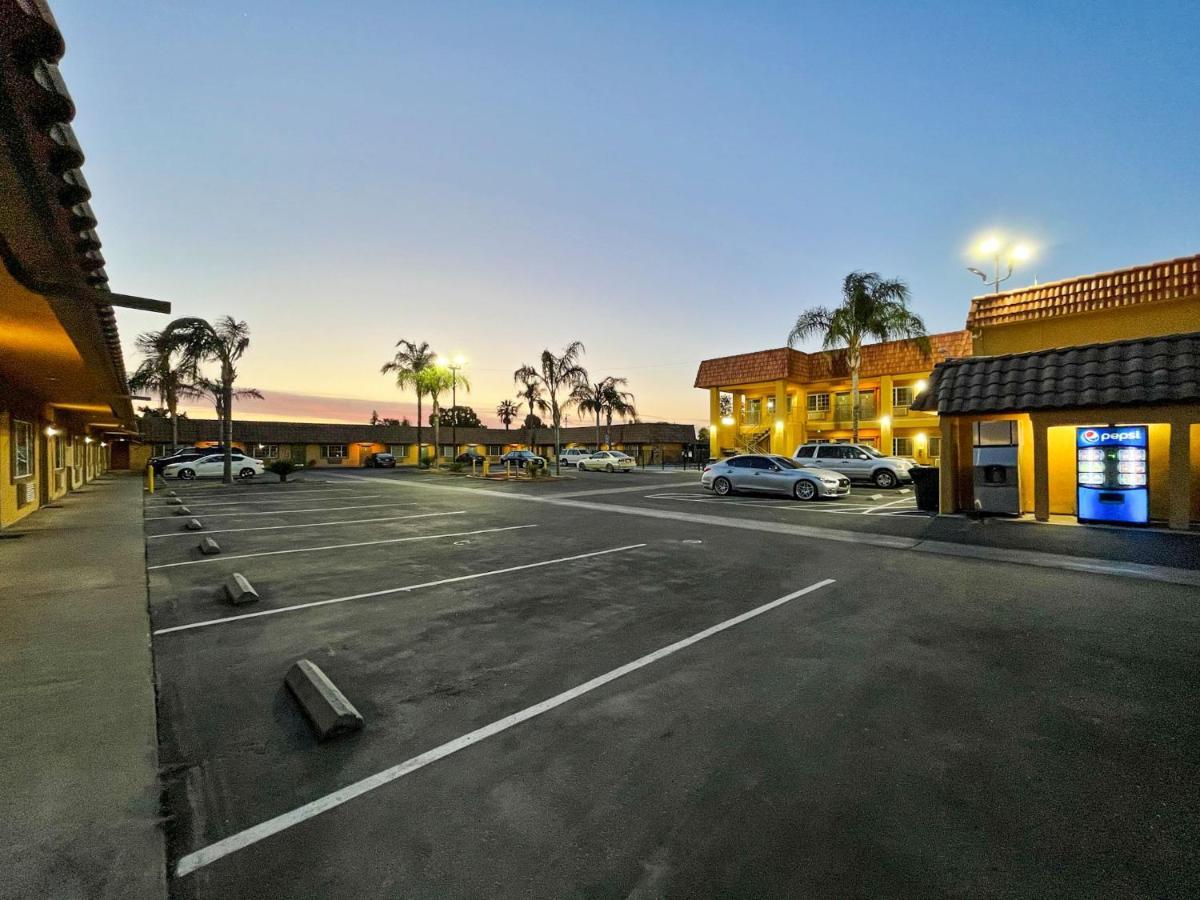 Rodeo Lodge Clovis Bagian luar foto