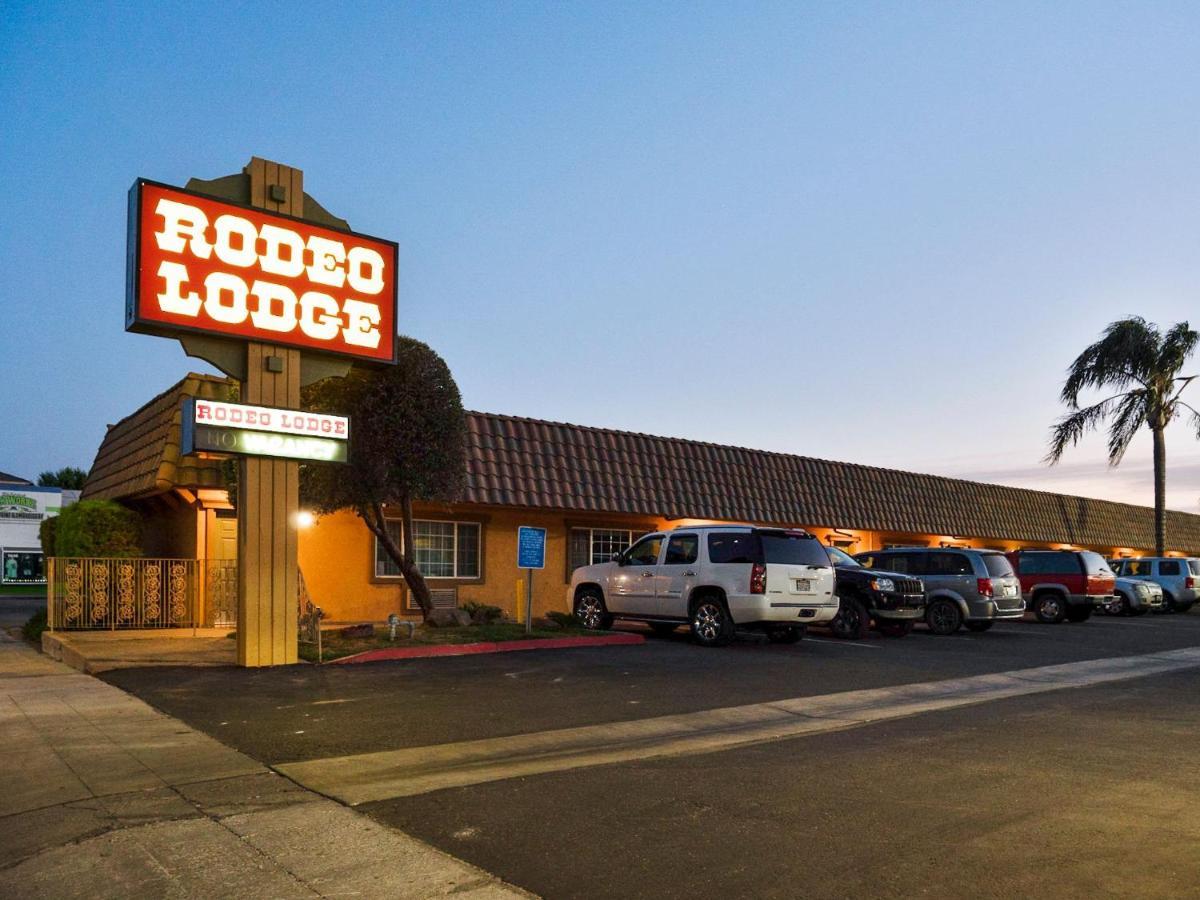Rodeo Lodge Clovis Bagian luar foto