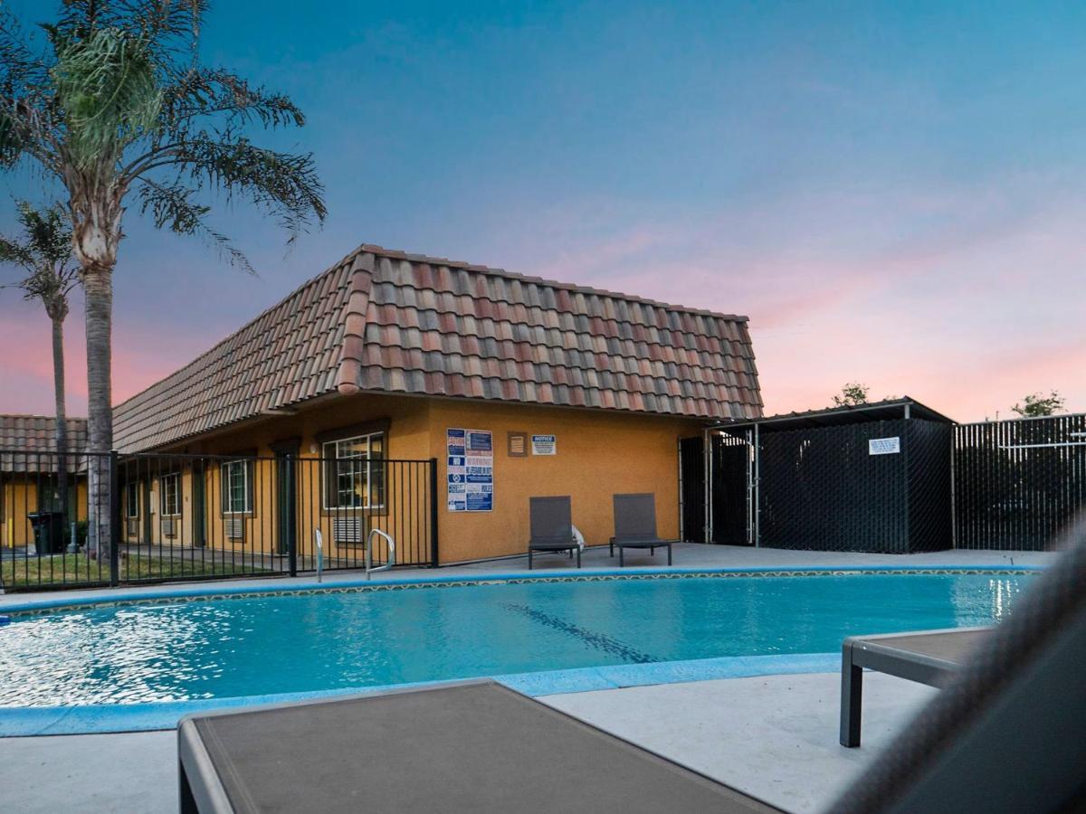 Rodeo Lodge Clovis Bagian luar foto