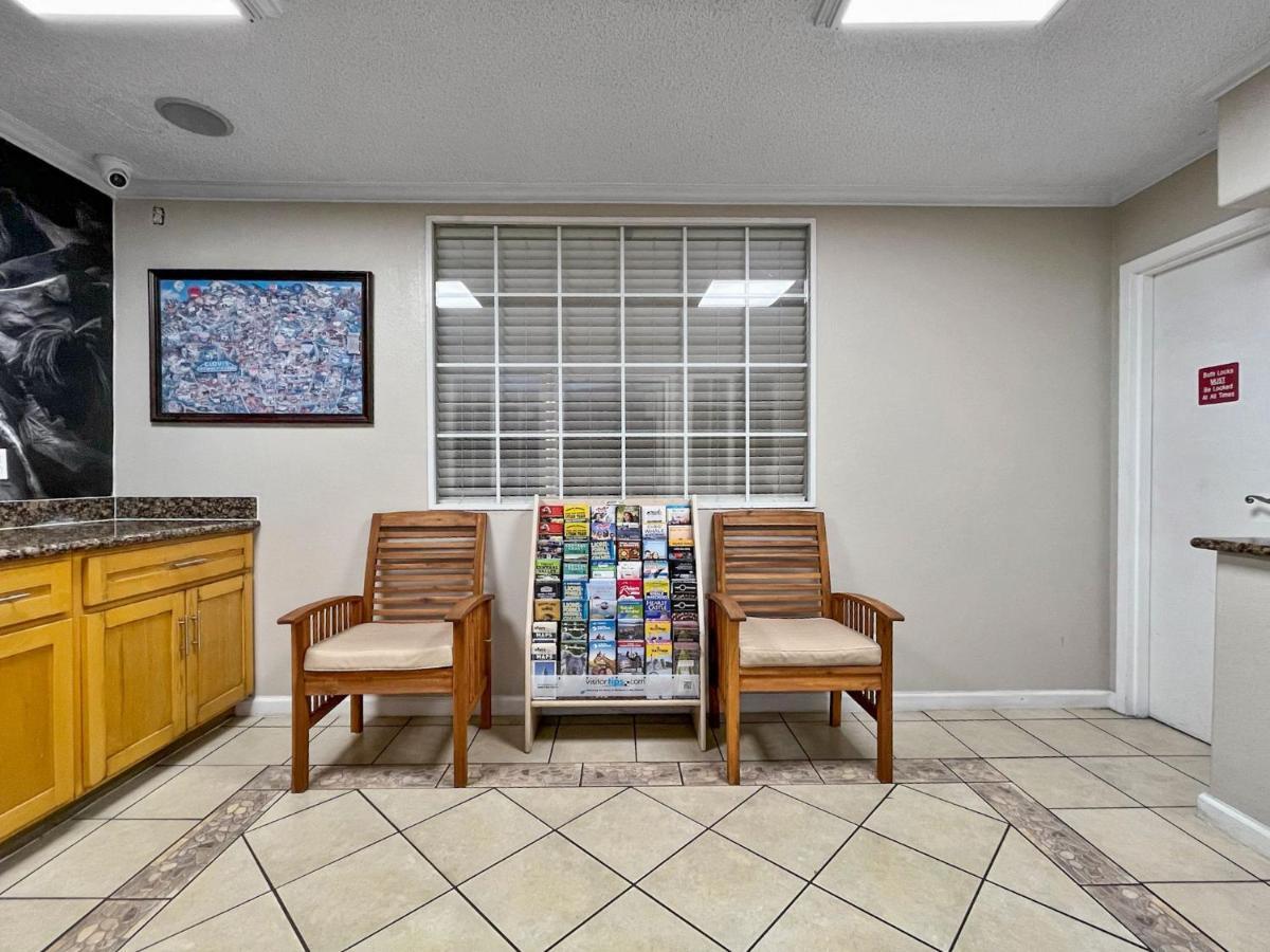 Rodeo Lodge Clovis Bagian luar foto