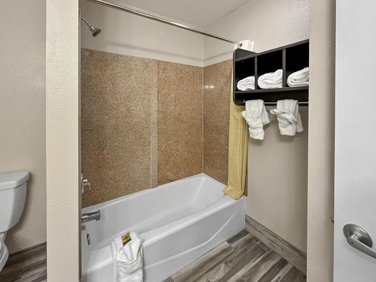 Rodeo Lodge Clovis Bagian luar foto