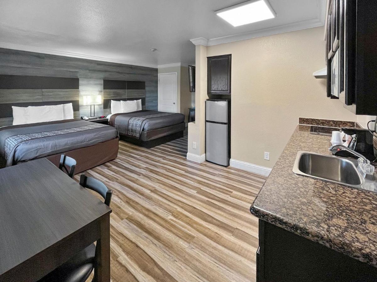 Rodeo Lodge Clovis Bagian luar foto