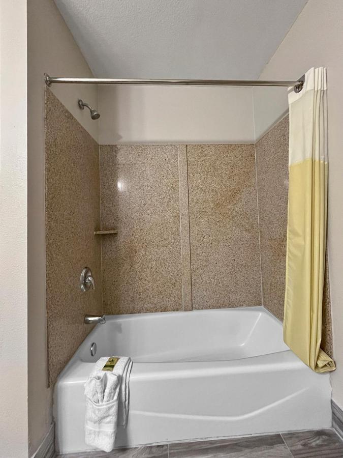 Rodeo Lodge Clovis Bagian luar foto