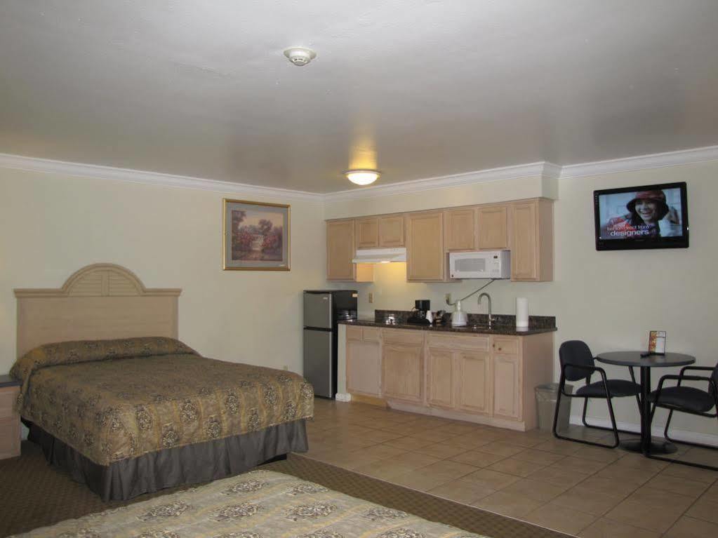 Rodeo Lodge Clovis Bagian luar foto