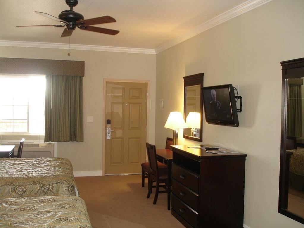 Rodeo Lodge Clovis Bagian luar foto