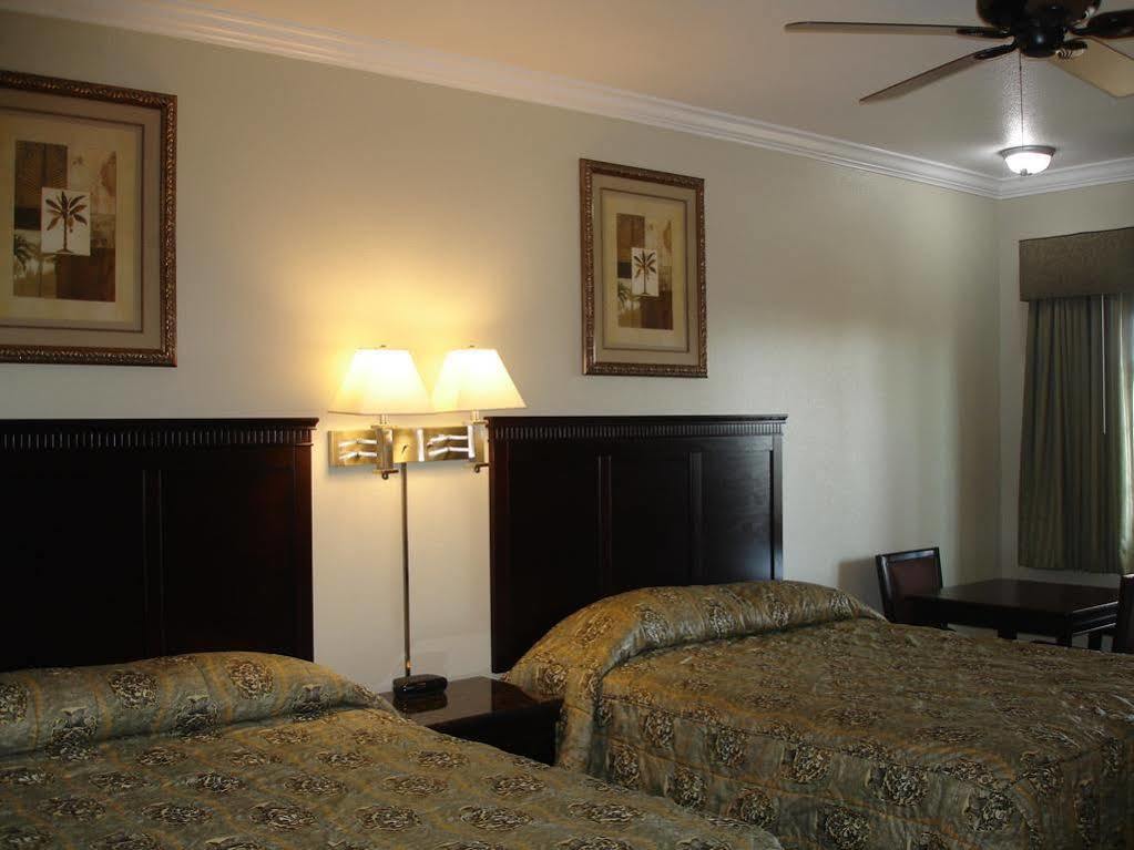 Rodeo Lodge Clovis Bagian luar foto
