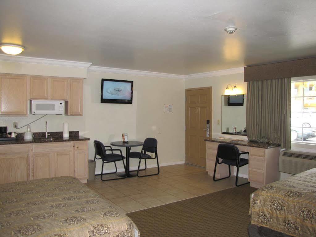 Rodeo Lodge Clovis Bagian luar foto