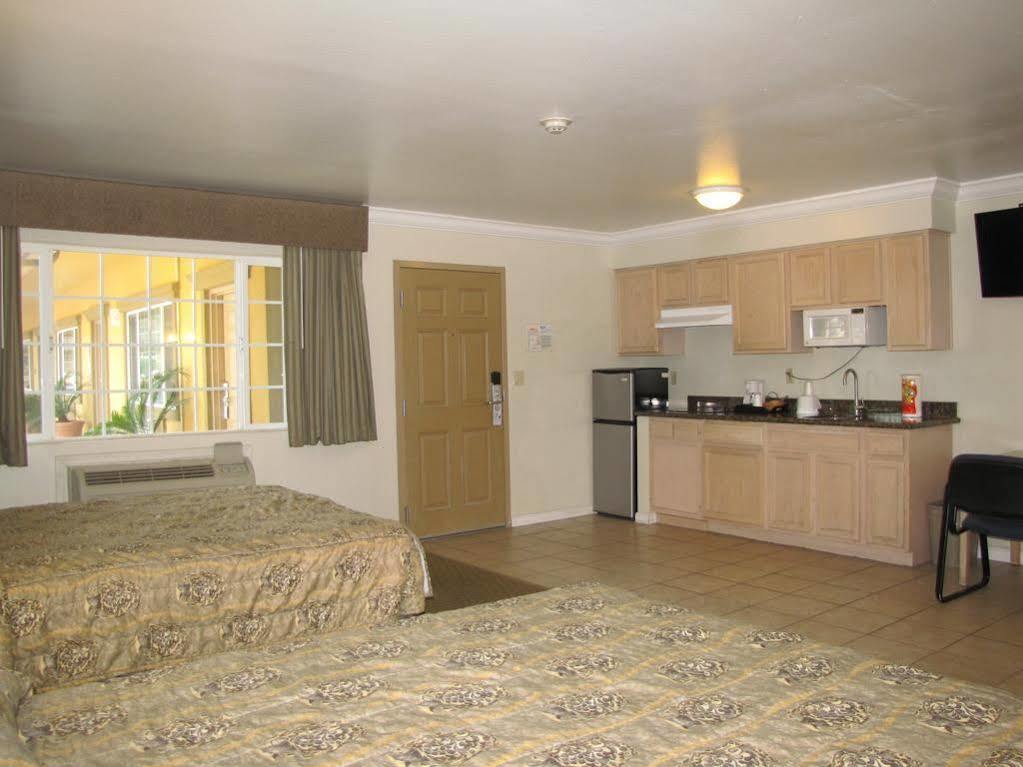 Rodeo Lodge Clovis Bagian luar foto